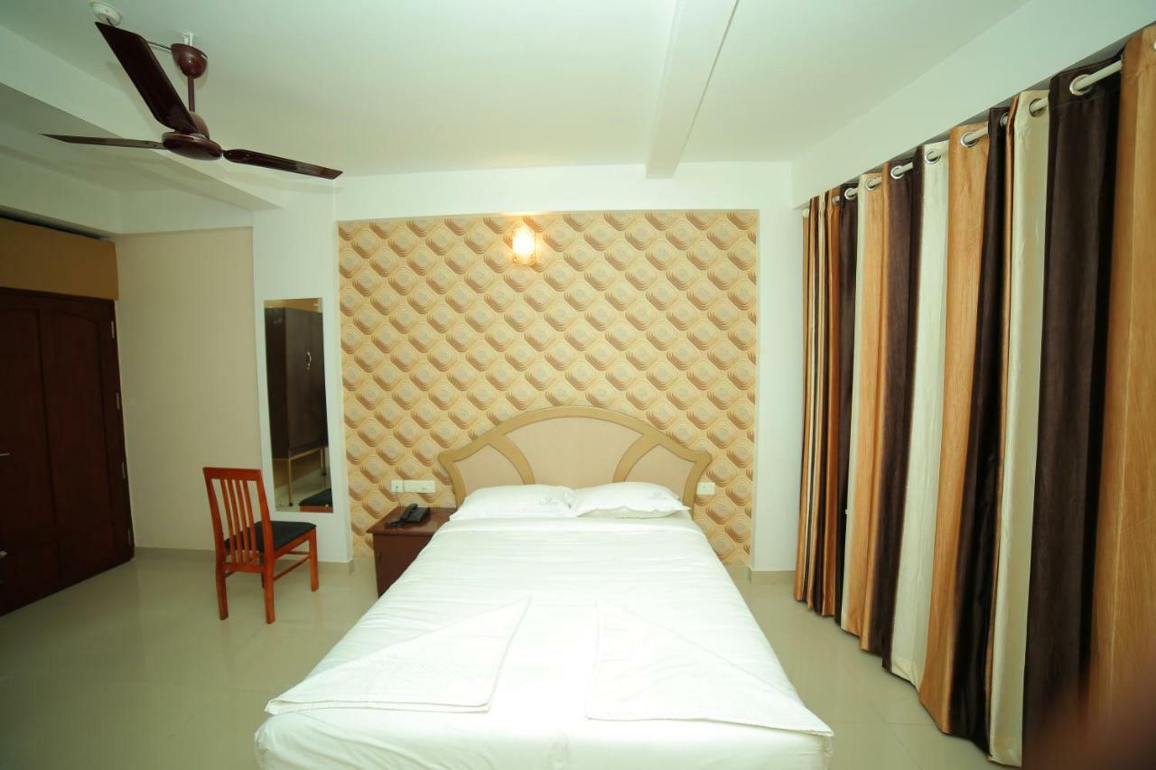 Clifften Hotel Thiruvananthapuram Bagian luar foto