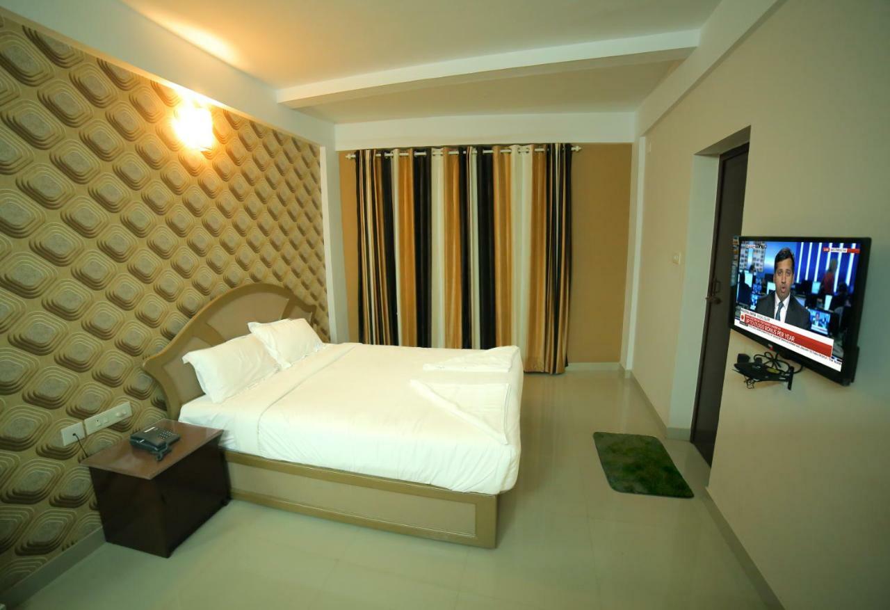 Clifften Hotel Thiruvananthapuram Bagian luar foto