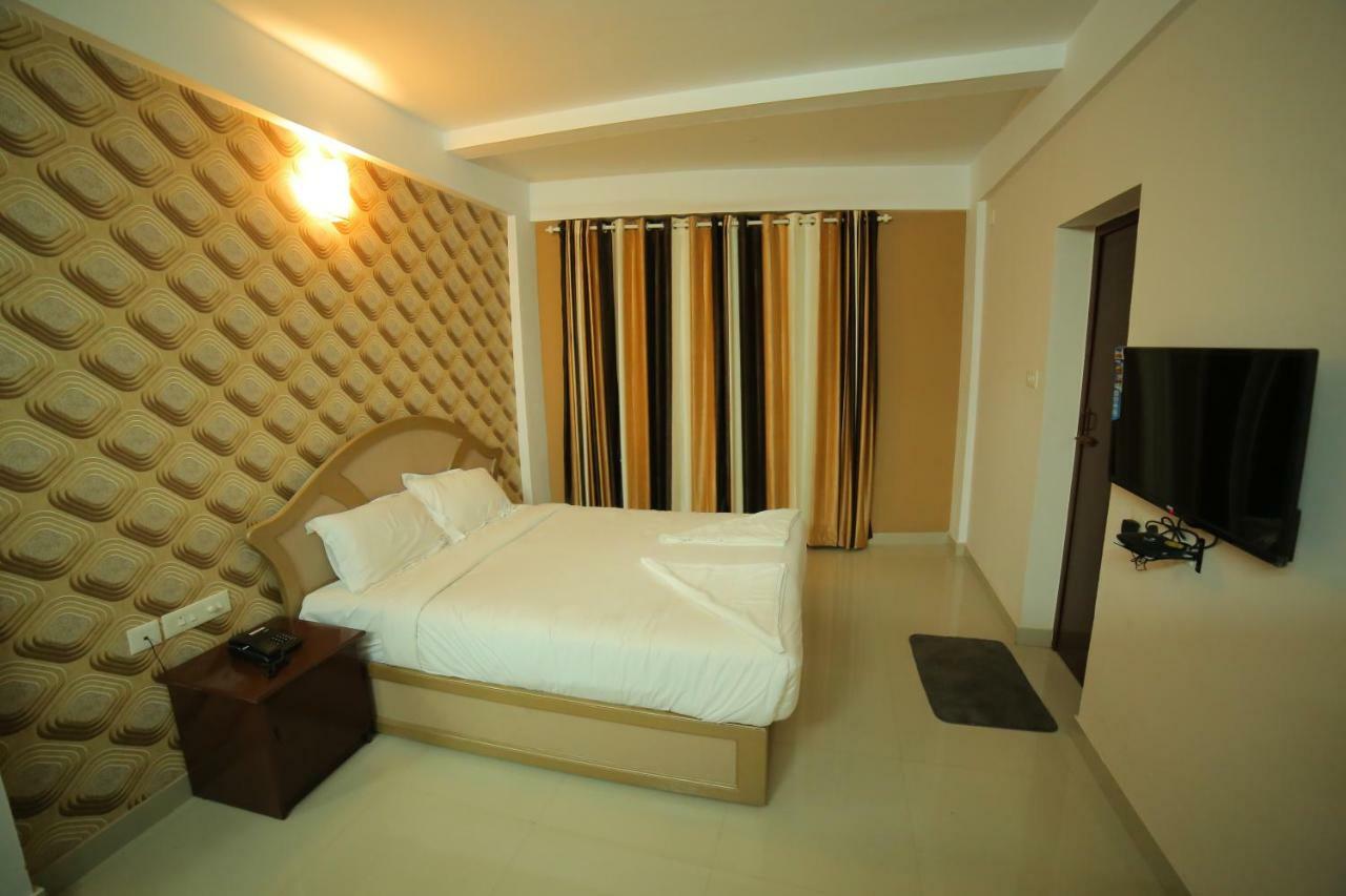 Clifften Hotel Thiruvananthapuram Bagian luar foto