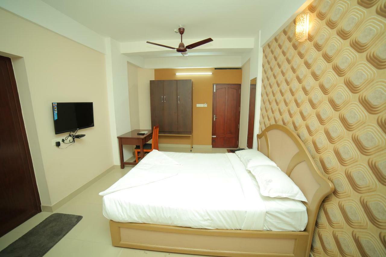 Clifften Hotel Thiruvananthapuram Bagian luar foto