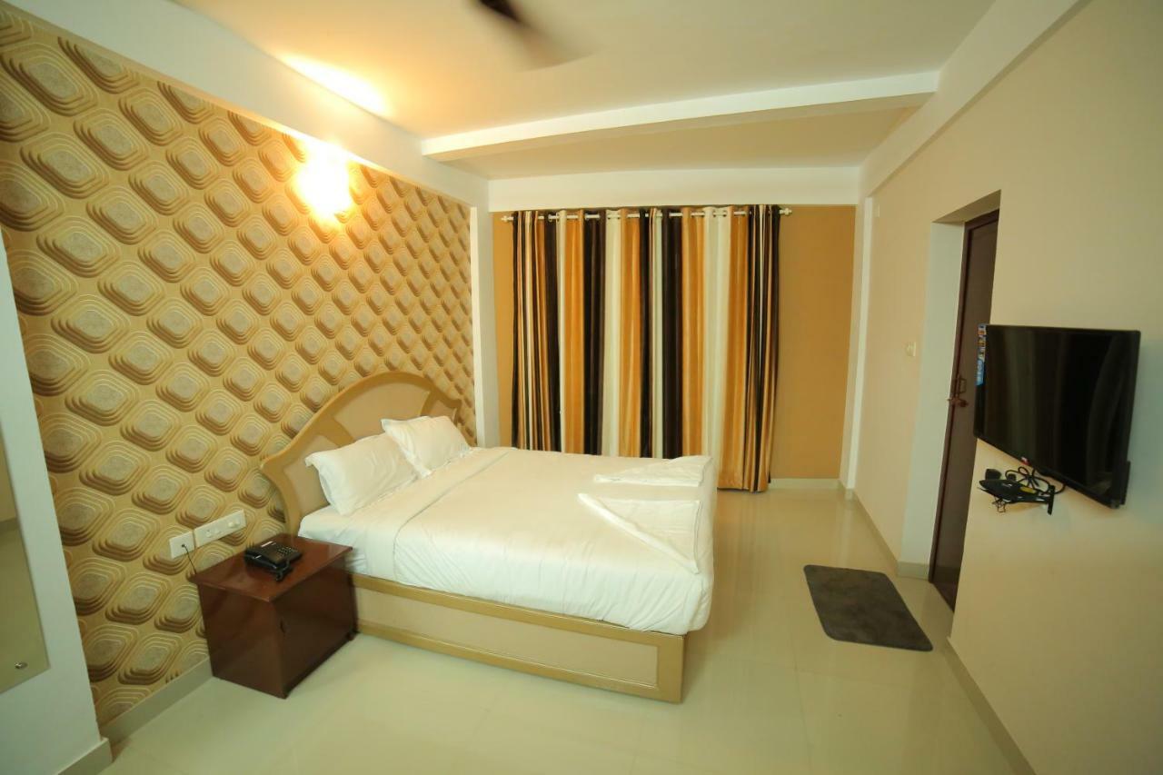 Clifften Hotel Thiruvananthapuram Bagian luar foto