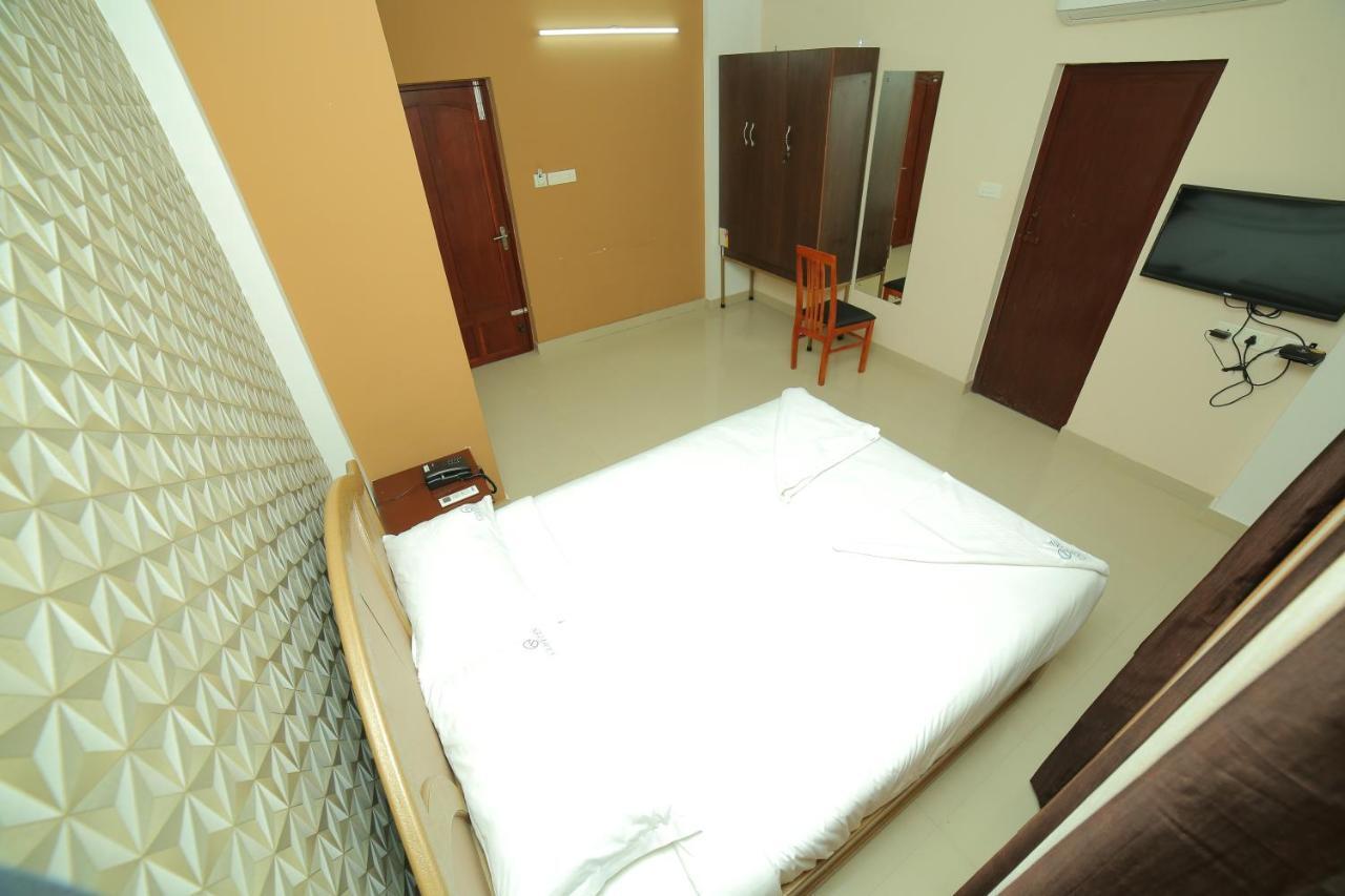 Clifften Hotel Thiruvananthapuram Bagian luar foto