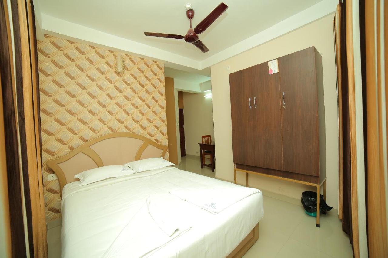 Clifften Hotel Thiruvananthapuram Bagian luar foto